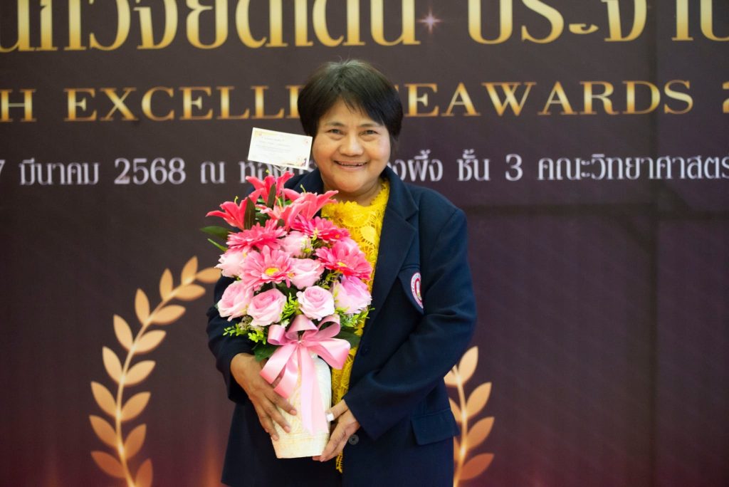 คณะพยาบาลศาสตร์ มหาวิทยาลัยมหาสารคาม ร่วมงานพิธีมอบรางวัลเชิดชูเกียรตินักวิจัยดีเด่น ประจำปี 2567 (Research Excellence Awards 2024) เมื่อวันที่ 7 มีนาคม พ.ศ. 2568 คณะพยาบาลศาสตร์ มหาวิทยาลัยมหาสารคาม ได้เข้าร่วมพิธีมอบรางวัลเชิดชูเกียรตินักวิจัยดีเด่น ประจำปี 2567 (Research Excellence Awards 2024) ซึ่งจัดโดยมหาวิทยาลัยมหาสารคาม เพื่อยกย่องและเชิดชูเกียรตินักวิจัยที่มีผลงานโดดเด่นและเป็นที่ยอมรับในระดับชาติและนานาชาติ