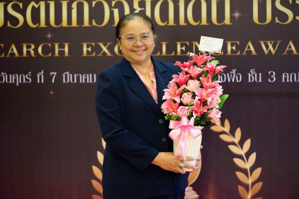 คณะพยาบาลศาสตร์ มหาวิทยาลัยมหาสารคาม ร่วมงานพิธีมอบรางวัลเชิดชูเกียรตินักวิจัยดีเด่น ประจำปี 2567 (Research Excellence Awards 2024) เมื่อวันที่ 7 มีนาคม พ.ศ. 2568 คณะพยาบาลศาสตร์ มหาวิทยาลัยมหาสารคาม ได้เข้าร่วมพิธีมอบรางวัลเชิดชูเกียรตินักวิจัยดีเด่น ประจำปี 2567 (Research Excellence Awards 2024) ซึ่งจัดโดยมหาวิทยาลัยมหาสารคาม เพื่อยกย่องและเชิดชูเกียรตินักวิจัยที่มีผลงานโดดเด่นและเป็นที่ยอมรับในระดับชาติและนานาชาติ