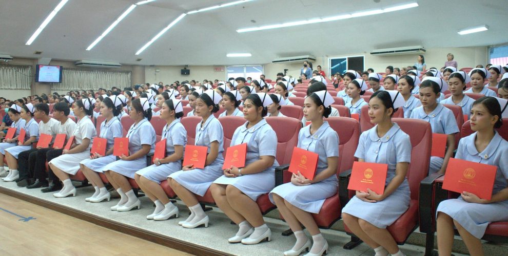 โครงการปัจฉิมนิเทศและมอบใบประกาศนียบัตรและเข็มสถาบัน แด่ผู้สำเร็จการศึกษาหลักสูตรประกาศนียบัตรผู้ช่วยพยาบาล รุ่นที่ 15 ประจำปีการศึกษา 2567