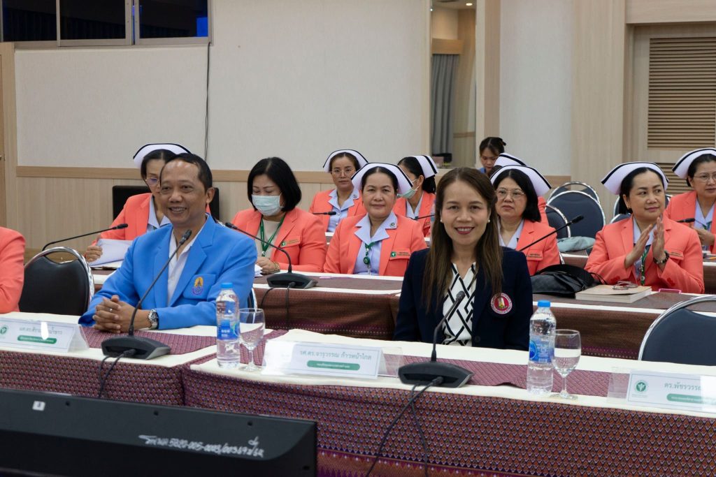 รองศาสตราจารย์ ดร.จารุวรรณ ก้าวหน้าไกล คณบดีคณะพยาบาลศาสตร์ มหาวิทยาลัยมหาสารคาม เข้าร่วมรับการติดตามและประเมินผลการดำเนินงานของเครือข่ายผู้แทนสภาการพยาบาลคุณภาพ ในฐานะผู้แทนสภาการพยาบาลจังหวัดมหาสารคาม ณ ห้องประชุมโรงพยาบาลมหาสารคาม