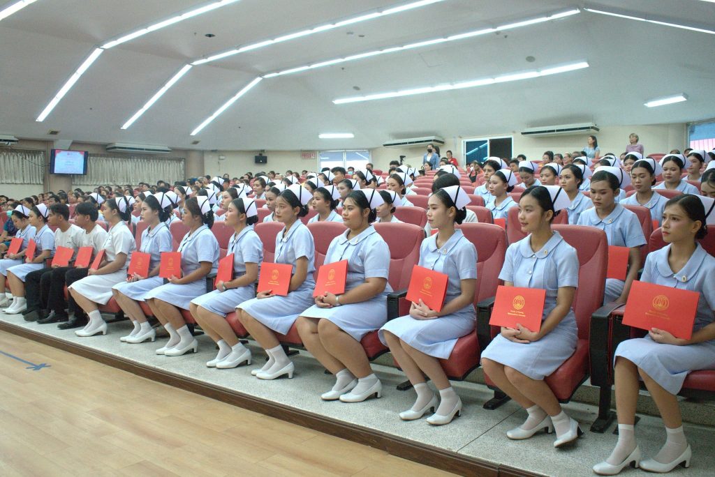 โครงการปัจฉิมนิเทศและมอบใบประกาศนียบัตรและเข็มสถาบัน แด่ผู้สำเร็จการศึกษาหลักสูตรประกาศนียบัตรผู้ช่วยพยาบาล รุ่นที่ 15 ประจำปีการศึกษา 2567